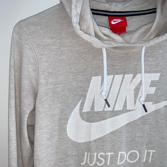 nike tshirt hoodie